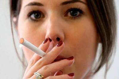 Женился на курящей, а теперь перевоспитывает: «Или бросай курить, или развод!» - milayaya.ru