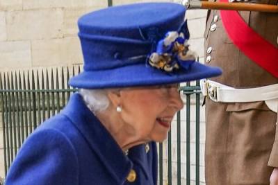 Елизавета II (Ii) - Елизавета Королева - Всё плохо? Королева Елизавета появилась на публике, опираясь на трость - 7days.ru - Лондон