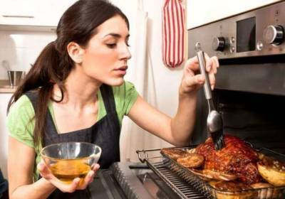 Жена готовит, что попроще, а муж требует пирогов и голубцов: «Ты же в декрете сидишь, времени много» - milayaya.ru