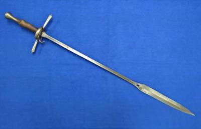 Роман Качанов - Зачем в средневековой Европе использовали странные мечи с «лопаткой» на конце лезвия - chert-poberi.ru - Россия