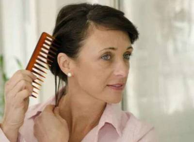 Пять малоизвестных причин увеличивают выпадение волос у женщин – эксперт - lublusebya.ru
