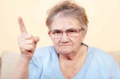 Бабушка полгода не разговаривает с внучкой-первоклассницей: «Пусть признает свою вину» - milayaya.ru