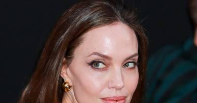 Анджелина Джоли - Брэд Питт - Наряд-мешок и скоба на губе: Анджелина Джоли потрясла своим видом - 7days.ru