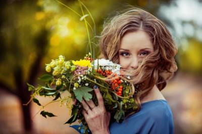 Купить осенние цветы: какие букеты дарят осенью, чем их можно дополнить для создания уютной атмосферы, каким знакам зодиака подходят осенние цветы - ladyspages.com