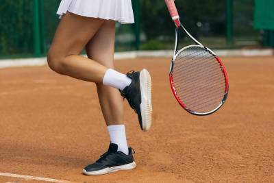 Почему теннисисты стучат по обуви ракеткой? - lifehelper.one