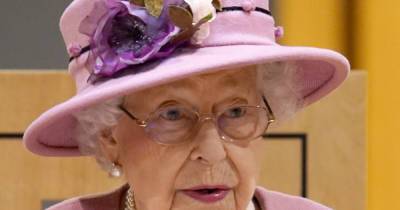 королева Елизавета - Новый тревожный сигнал: состояние здоровья королевы Елизаветы продолжает ухудшаться - 7days.ru - Шотландия