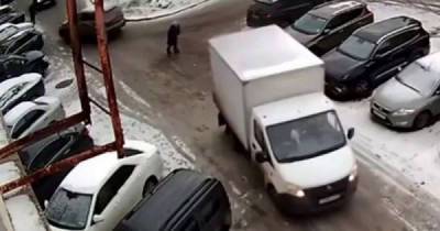 Водитель «ГАЗели», двигаясь задним ходом, сбил пенсионерку в Мурманской области - porosenka.net - Мурманская обл.