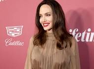 Анджелина Джоли - Сальма Хайек - Анджелина Джоли впервые прокомментировала слухи о своем романе с The Weeknd - cosmo.com.ua