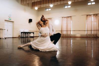За кулисами: балерина Екатерина Ханюкова на репетиции «Манон» - vogue.ua - Киев - Лондон - Англия