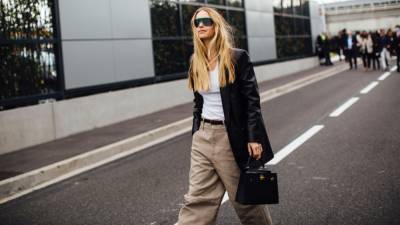 Louis Vuitton - Streetstyle: как одеваются гости на Неделе моды в Париже, часть 2 - vogue.ua - Франция - Париж