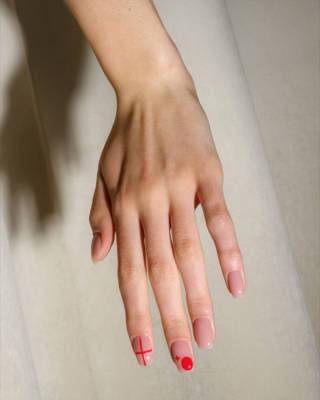 Посмотрите, какой цвет лака для ногтей подойдет ваш... - glamour.ru