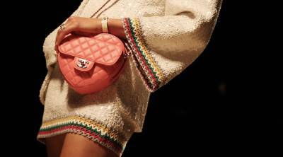 Louis Vuitton - Виржини Виар - Альтернативный взгляд на коллекцию Chanel весна-лето 2022 - vogue.ua - Париж