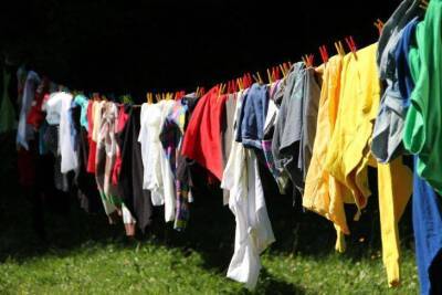 Как избавиться от заломов на одежде после стирки: рекомендации бывалых хозяек - lifehelper.one