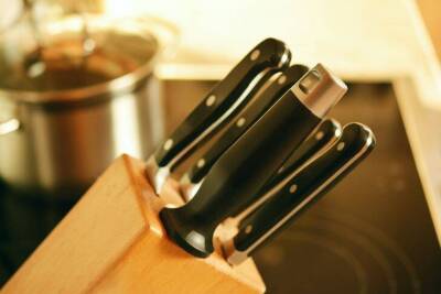 Как почистить деревянную подставку для ножей: поможет прибор, который есть в каждом доме - lifehelper.one