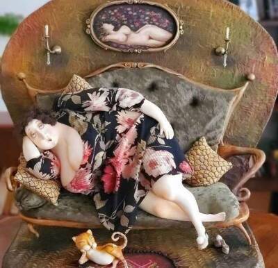 Марк Шагал - От пухлой домохозяйки до утонченной дамы с собачкой: необычные куклы, изображающие обычных женщин - milayaya.ru - Лос-Анджелес