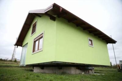 Новатор-самоучка построил вращающийся дом, чтобы разнообразить виды из окна - chert-poberi.ru - Босния и Герцеговина