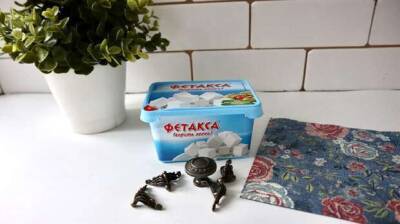 Изящная и полезная вещь для дома из пластиковой коробочки от сыра - milayaya.ru