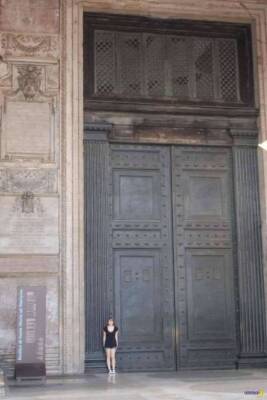 император Адриан - Самая большая дверь в мире - chert-poberi.ru - Рим