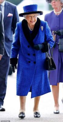 Оливия Де-Хэвилленд - королева Елизавета - Дэвид Хокни - Камилла - Джон Мейджор - 95-летняя королева Елизавета отказалась от премии «Старушка года» - chert-poberi.ru - Лондон