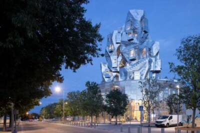 Фрэнк Гери - Завершилось строительство «Мерцающей башни», спроектированной гением деконструктивизма Фрэнком Гери - chert-poberi.ru - Франция