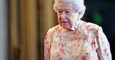 королева Елизавета II (Ii) - В телефоне Елизаветы II всего два номера. Кому звонит королева? - wmj.ru - Англия