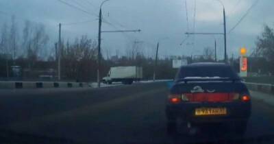 «Клоуны на дороге создают аварийные ситуации», — автомобилистка улетела в бордюр и винит в этом другого… - porosenka.net - Иваново