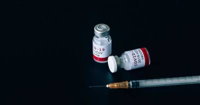 «Заболела COVID-19 после прививки и молюсь, чтобы меня не оштрафовали»: история вакцинированного человека - passion.ru