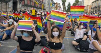 Алессандро Микель - В Италии отменили закон о ненависти к ЛГБТ: в стране протест - womo.ua - Италия