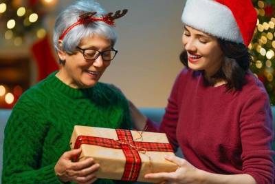 Готовимся к Новому году: 16 подарков для бабушек и дедушек - lifehelper.one