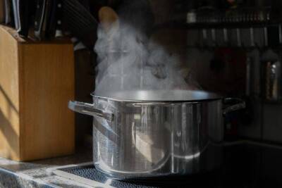 Как избавиться от неприятного запаха на кухне: что нужно налить в кастрюлю - lifehelper.one