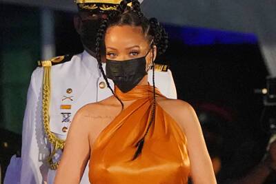 Рианна стала национальной героиней Барбадоса, но в сети обсуждают только ее новые модные образы - spletnik.ru - Англия - Барбадос