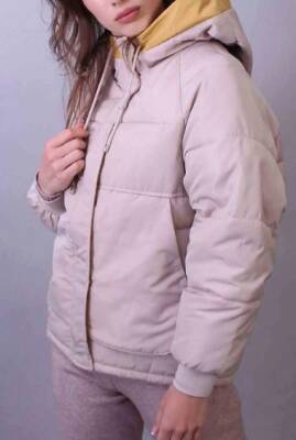 Куртки женские: когда носят демисезонные модели, какие из них популярны в молодежной среде, в каких регионах дольше ходят в демисезонном верхе - ladyspages.com