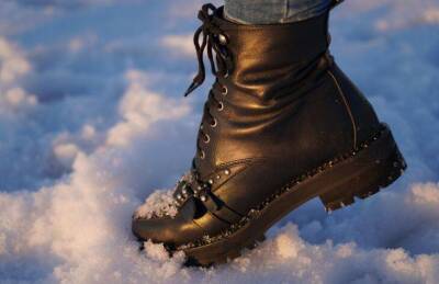 Как защитить зимнюю обувь от белых пятен: секреты опытных хозяек - lifehelper.one