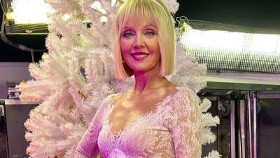 Прозрачный топ и струящийся шелк: 53-летняя Валерия предстала в свадебном платье - wmj.ru