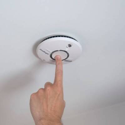 Всех собственников жилья могут обязать установить противопожарные датчики в квартирах - lifehelper.one