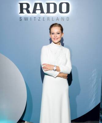 Юлия Пересильд - Julia Peresild - Актриса и космонавтка Юлия Пересильд представила новые часы Rado в главном оттенке следующего года - elle.ru - Москва
