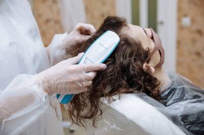 Выпадают волосы после коронавируса. Как может помочь врач? - news.yellmed.ru - Китай - Сша - Ухань