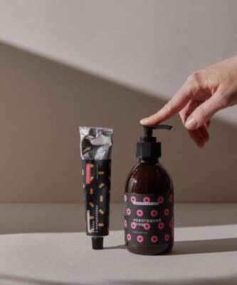 Eco-ELLE: «Самокат» х бьюти-бренд Laboratorium выпустили мыло и крем для рук с запахом новогодних напитков - elle.ru - Москва
