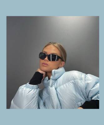 Ханна Шонберг - Пуховик + очки: модное сочетание для морозной и солнечной зимы - elle.ru