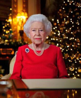 королева Елизавета II (Ii) - принц Филипп - Душераздирающе: королева Елизавета II с тоской вспоминает своего супруга — принца Филиппа в рождественском обращении - elle.ru - Англия