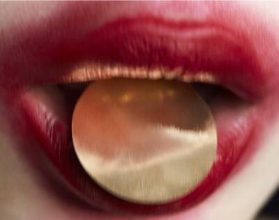 Как спасти губы от сухости: говорят эксперты - vogue.ua