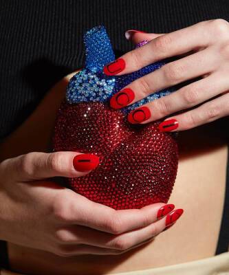 Алессандро Микель - Гарри Стайлз - Стикеры для ногтей Gucci: как сделать самый крутой маникюр в домашних условиях - elle.ru