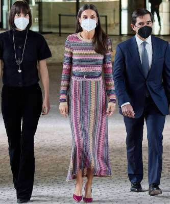Carolina Herrera - королева Летиция - Трикотажное платье, как у королевы Летиции, которое вы будете носить не снимая - elle.ru