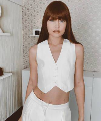 Джиджи Хадид - Джиджи Хадид теперь носит челку и отличный костюм H&M - elle.ru