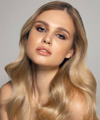 How to: эффектный бронзовый макияж глаз, который подойдет блондинкам и брюнеткам - elle.ru