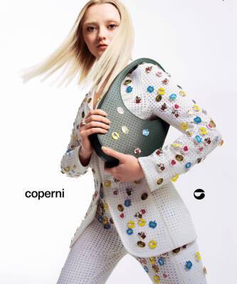 Мэйси Уильямс - Coperni выпустили коллаборацию со звездой «Игры престолов». В нее вошли сумки из яблок - elle.ru