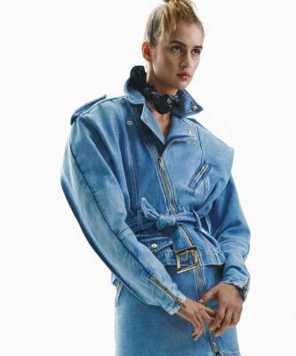Alexander Macqueen - Какие джинсовые куртки будут в моде в 2022? - elle.ru