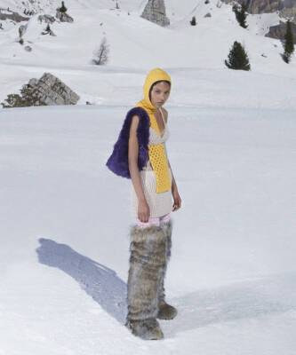9 самых модных мини-юбок, которые можно носить зимой - elle.ru