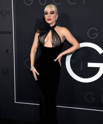 Леди Гага - Платье, подчеркивающее каждый изгиб: самый женственный образ Леди Гаги - elle.ru - Сша - Нью-Йорк