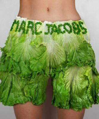 Marc Jacobs - Инстаграм недели: как выглядят самые экологичные шорты Marc Jacobs из капусты, бралетт из тыквы и безрукавка из печенья - elle.ru